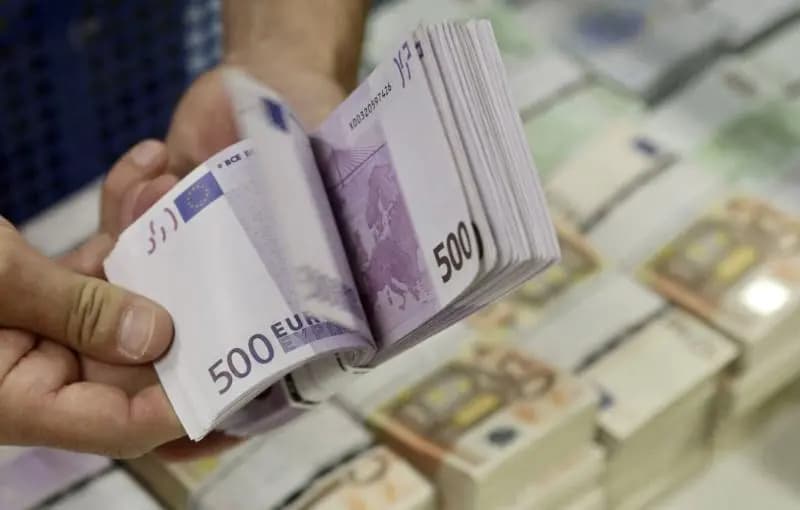 "١١ مليون يورو".. الشرطة الإيطالية تقبض على مزوّر