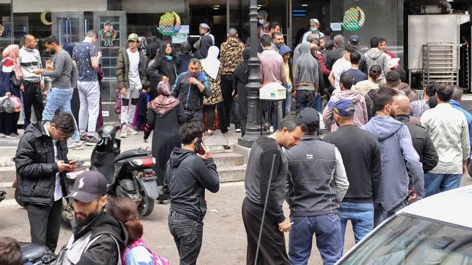 رحلة تأمين الخبز تزداد صعوبة