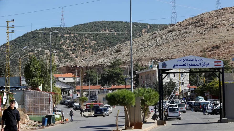 دخلوا خلسة إلى لبنان.. توقيف 3 لبنانيين و31 سوريًّا