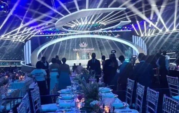 جمالها" 100/10".. فمن هي؟