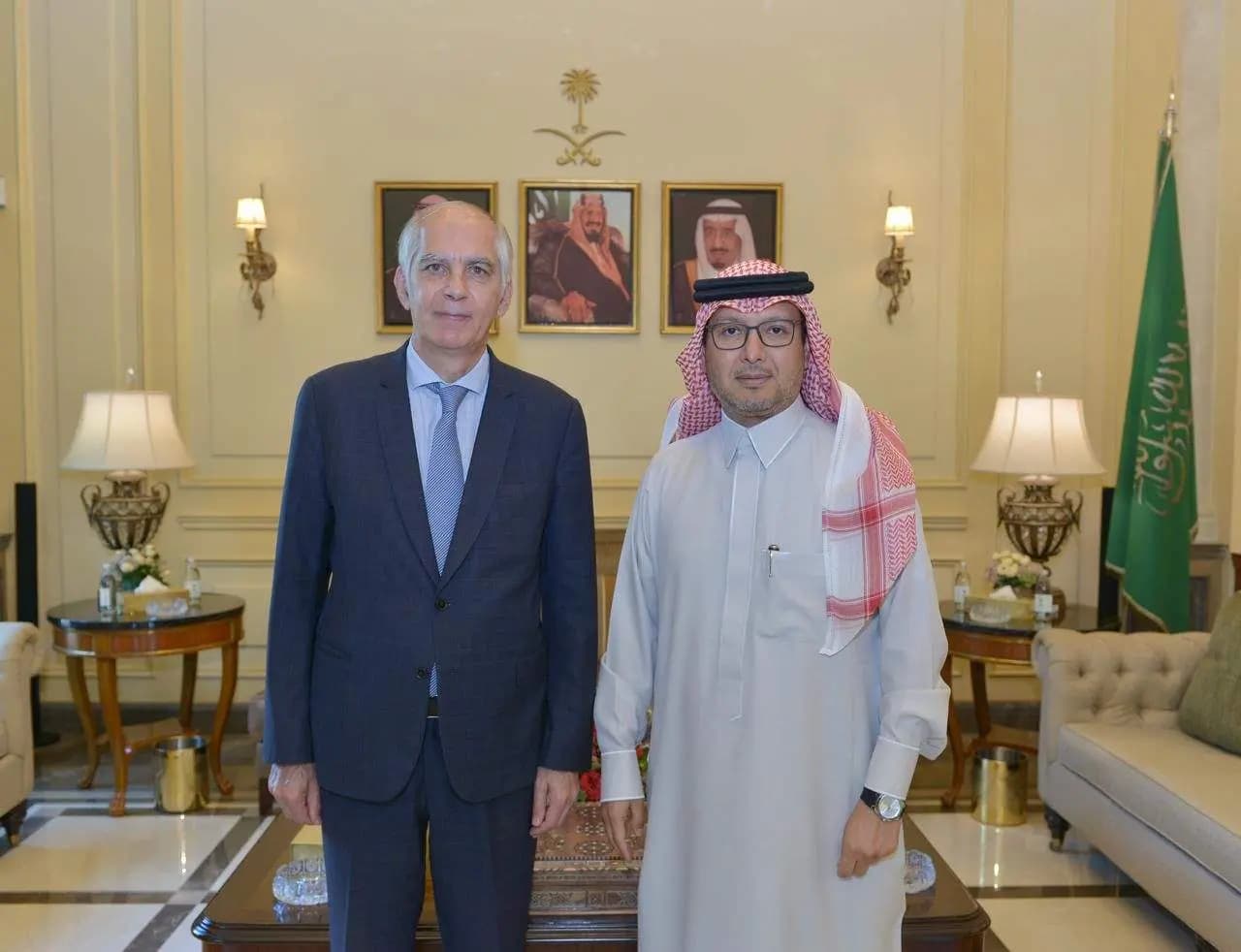 "مستجدات الساحة اللبنانية".. بين بخاري والسفير الفرنسي