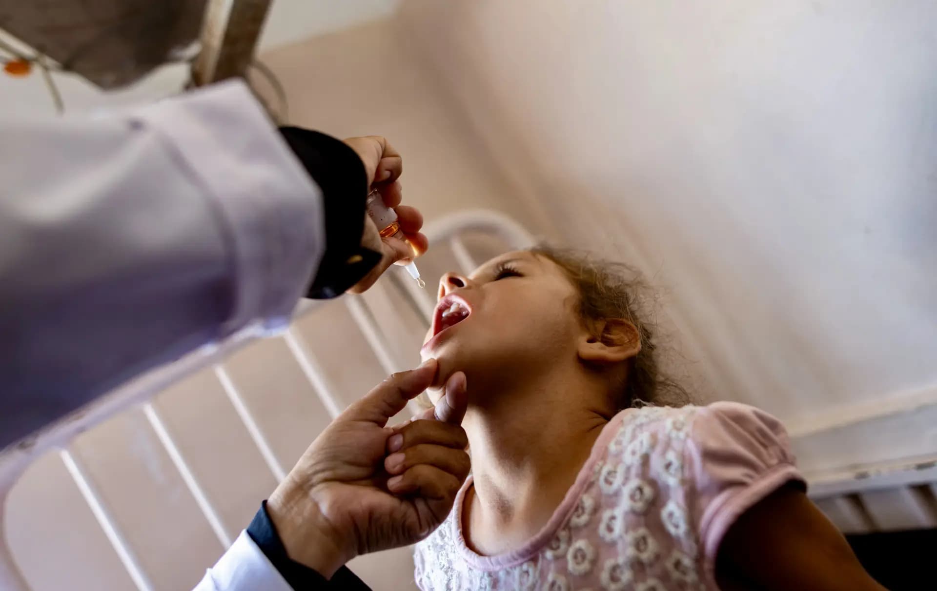 حملة التلقيح ضد شلل الأطفال تبدأ في وسط غزة