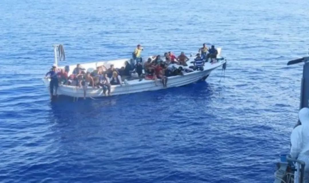مركب للمهاجرين يغادر المباه اللبنانية ليلا
