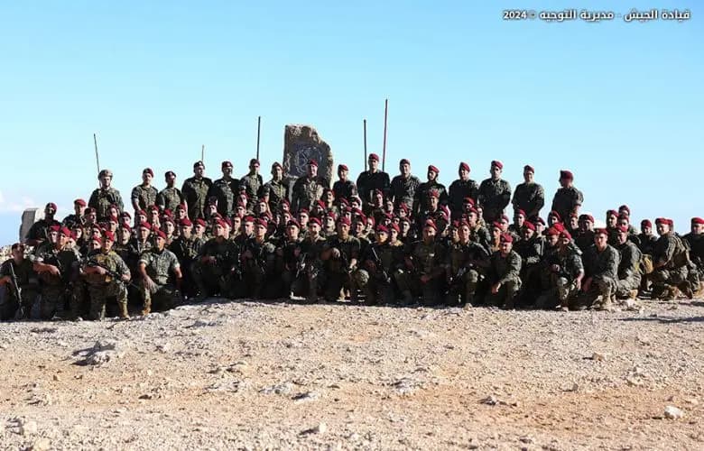 بالصور.. قائد الجيش يتفقد عناصر فوج المغاوير في القرنة السوداء