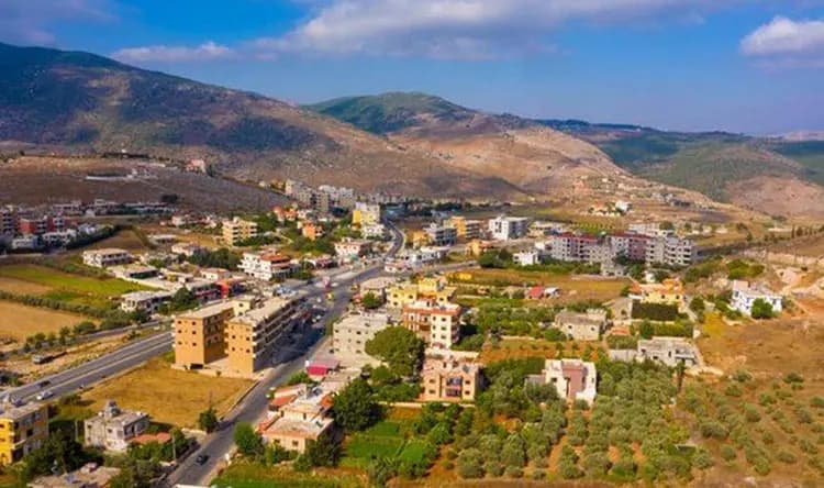 بالصور.. العدو يستهدف مبنى في كفررمان