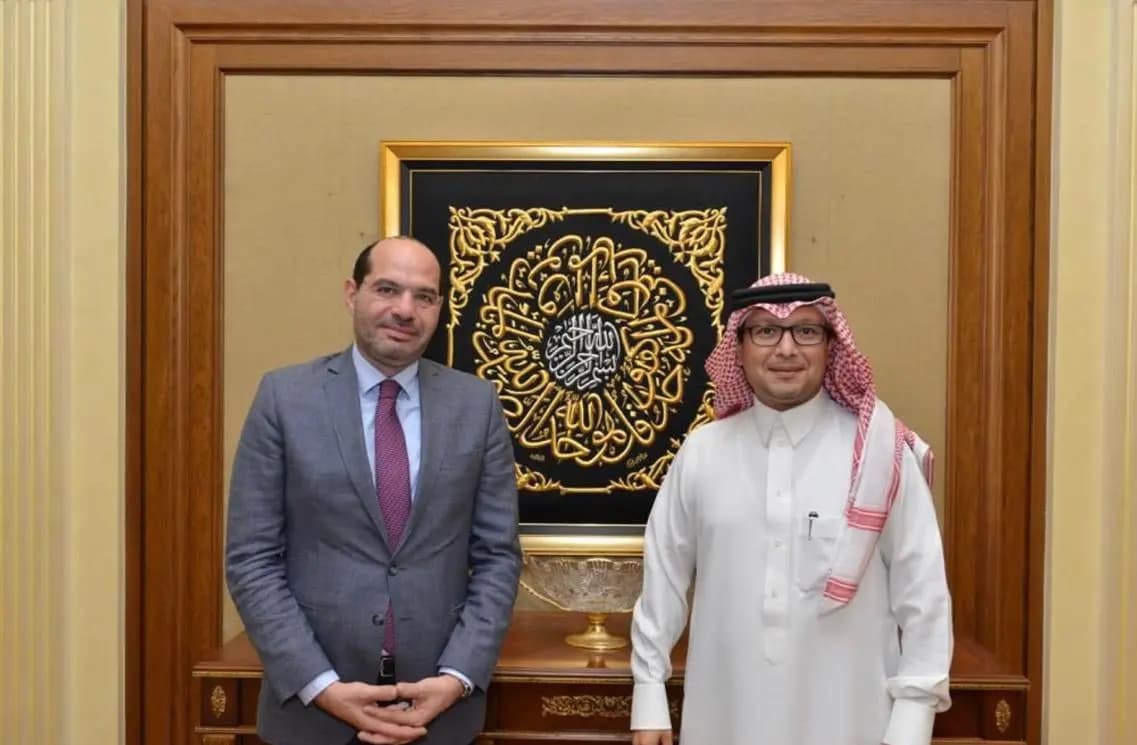 مراد يزور السفير البخاري...