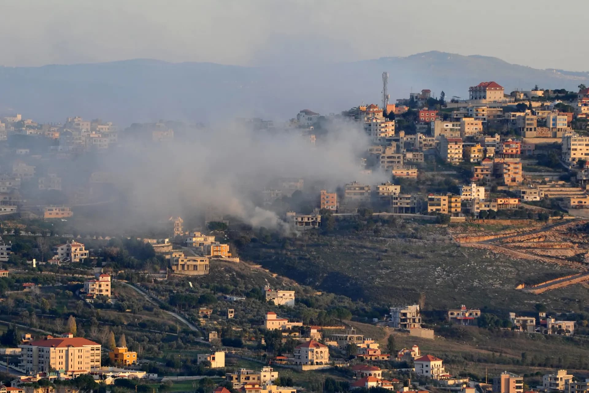 العدو الصهيوني يكمل اعتداءاته على لبنان