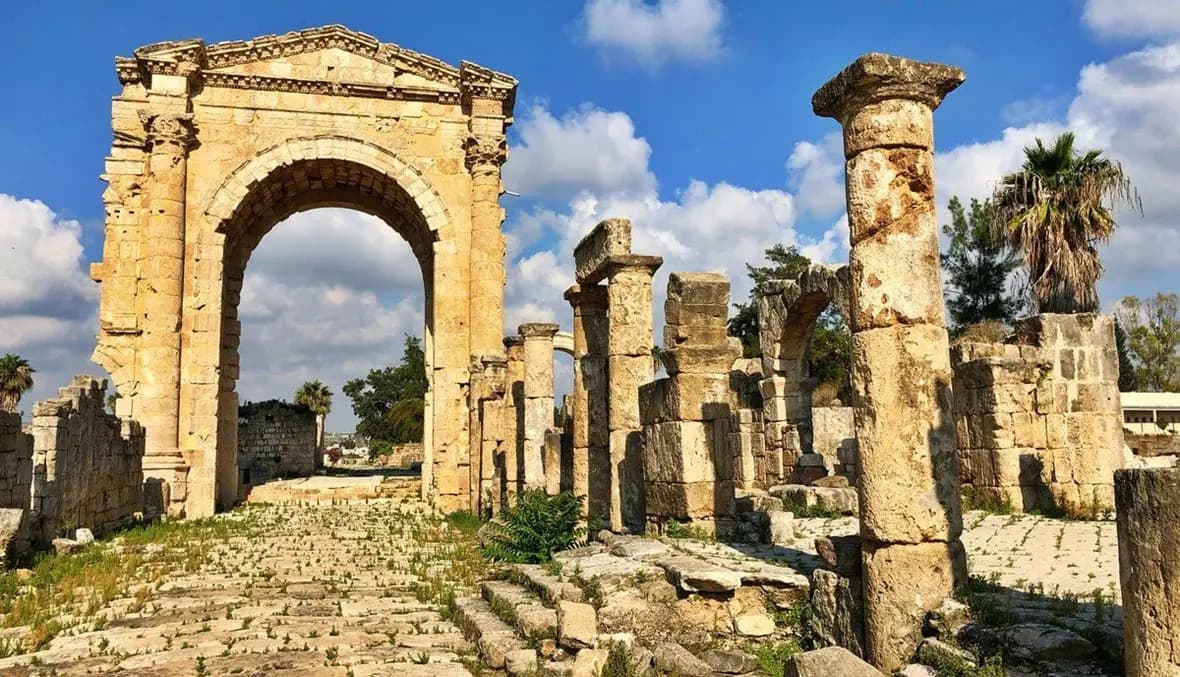 استهداف سيارة في صور