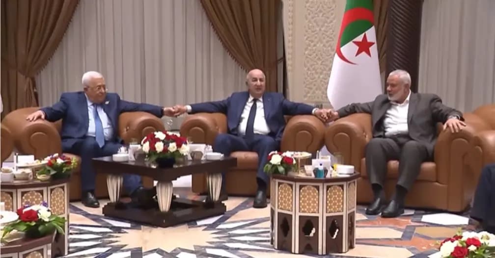 الرئيس الفلسطيني محمود عباس يجتمع مع رئيس المكتب السياسي لحركة حماس إسماعيل هنية في لقاء ثنائي برعاية الرئيس الجزائري عبد المجيد تبون