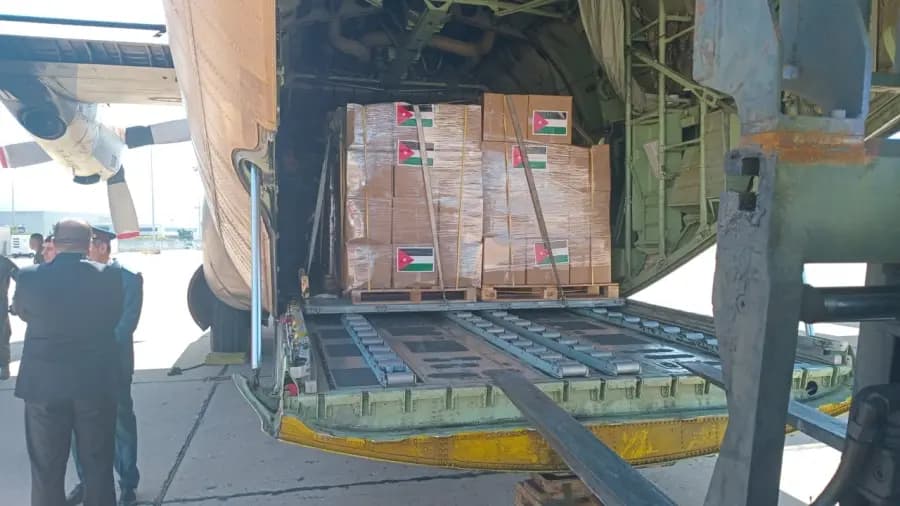 مقدمة للجيش.. طائرة مساعدات أردنية تصل بيروت