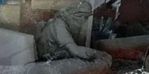 بالصور: هذا ما عثر عليه بحوزة السنوار