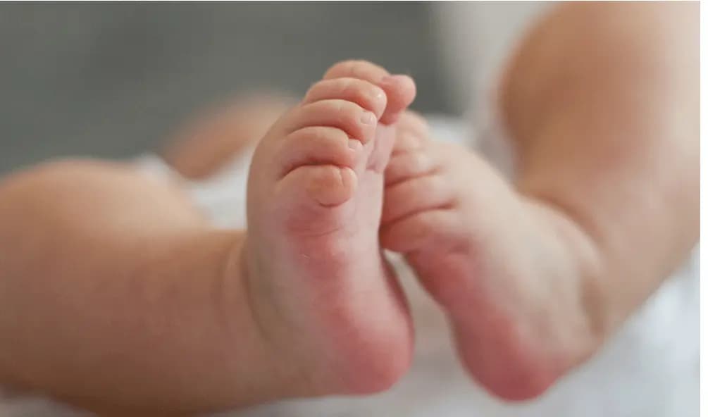 امرأة تبيع طفلها لتجميل أنفها!