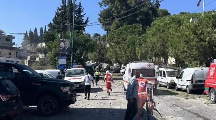 العدو يواصل اعتـ.ـداءاته على الجنوب.. وغارة بالقرب من مستشفى حكومي