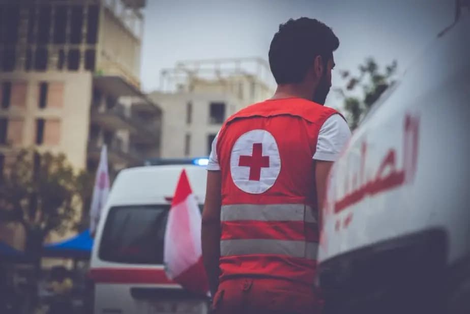 الصليب الأحمر يبدأ عملية إجلاء عائلتين من وطى الخيام