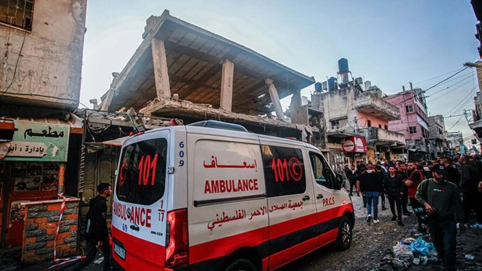 في غزة.. العدو يعطل خدمات الدفاع المدني