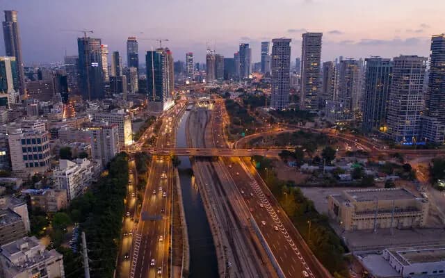 صفارات الإنذار تدوي في عمق الكيان
