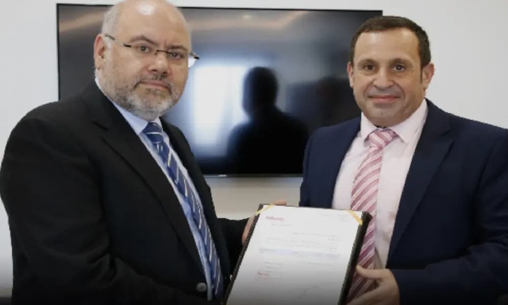 الابيض يتسلم هبة أدوية من شركتين سويسريتين