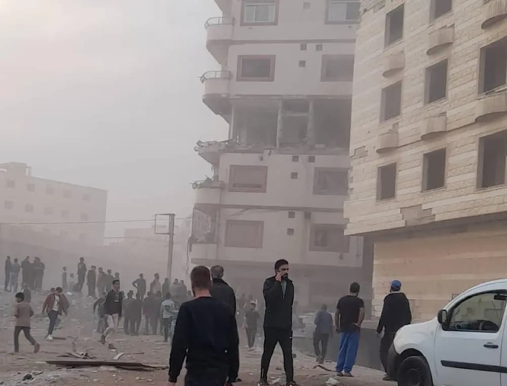 عدوان إسرائيلي يستهدف مبنى في منطقة السيدة زينب في دمشق