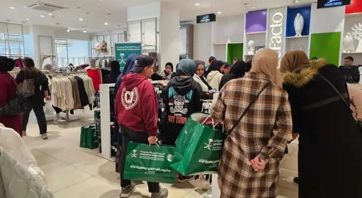 " في طرابلس".. مركز الملك سلمان يوزع كسوة الشتاء