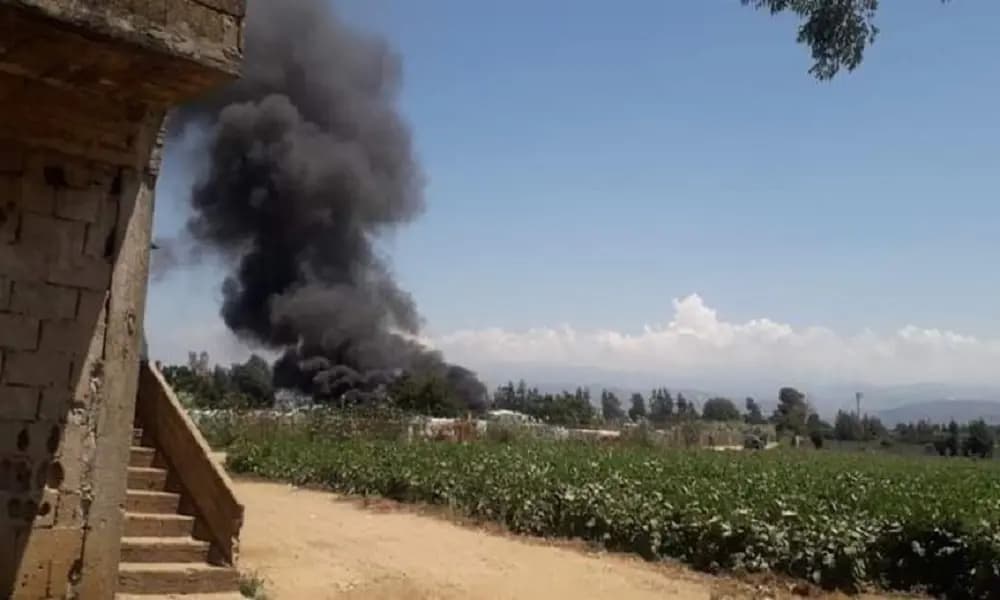 إحراق مخيّم للنازحين على خلفية جريمة
