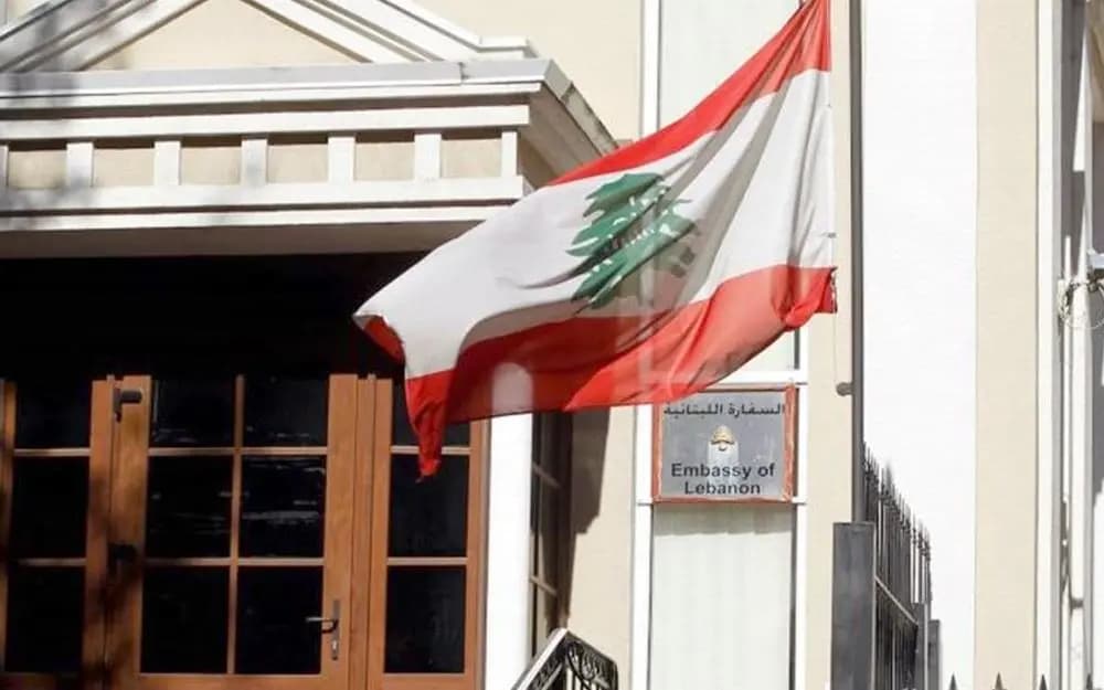 موظفو سفارة لبنانية في دولة أساسية بلا رواتب