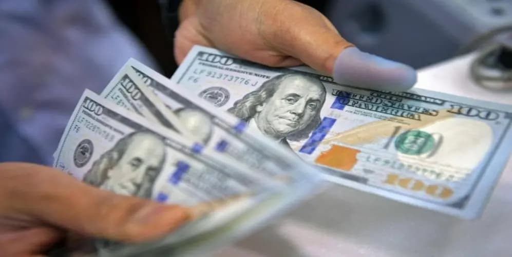 انخفاض طفيف في سعر الدولار صباحاً