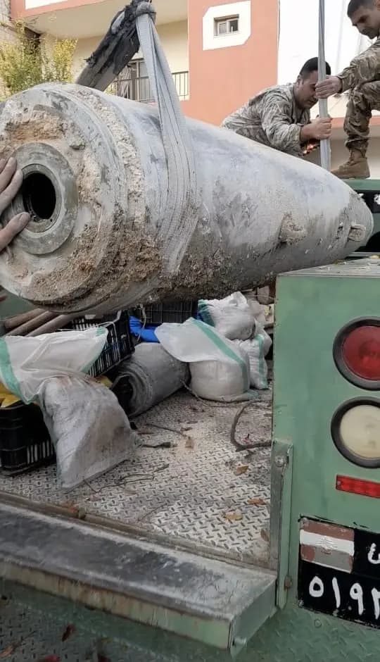 قنابل زنة طن تستهدف منزل الدكتور دربج ... ووحدة الهندسة تفكك صاروخاً غير منفجر