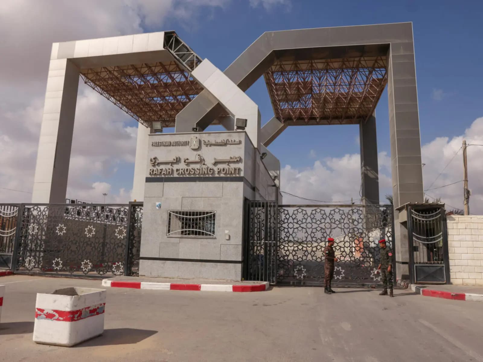"مفاوضات غزة تلوح بالأفق".. محادثات لإعادة فتح معبر رفح