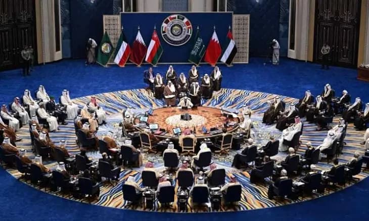 القمة الخليجية تحذر من استمرار العدوان على لبنان.. وتطالب بوقف النار في غزة
