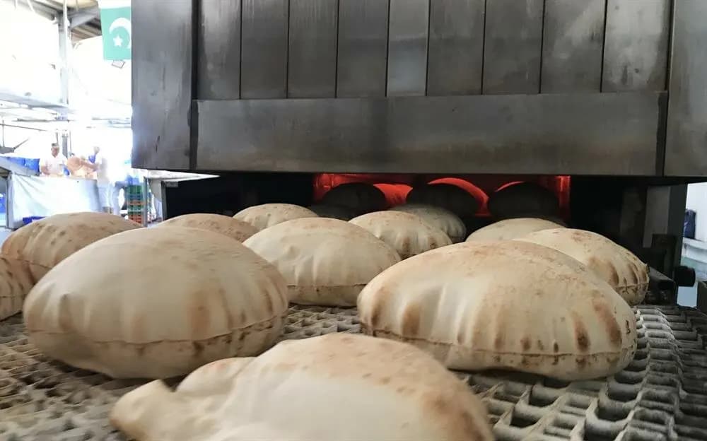 أزمة الخبز إلى الحلحة.. سلام: لن نرحم سارقي لقمة العيش