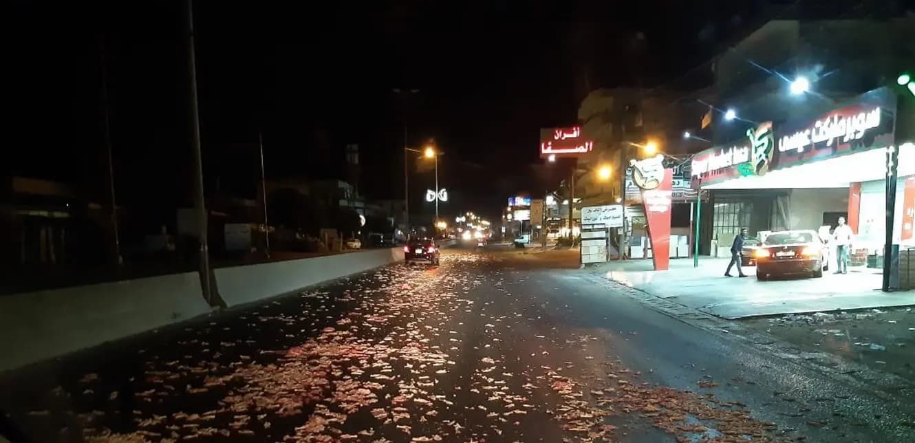 شبان يقطعون أوتستراد المنية.. لهذا السبب