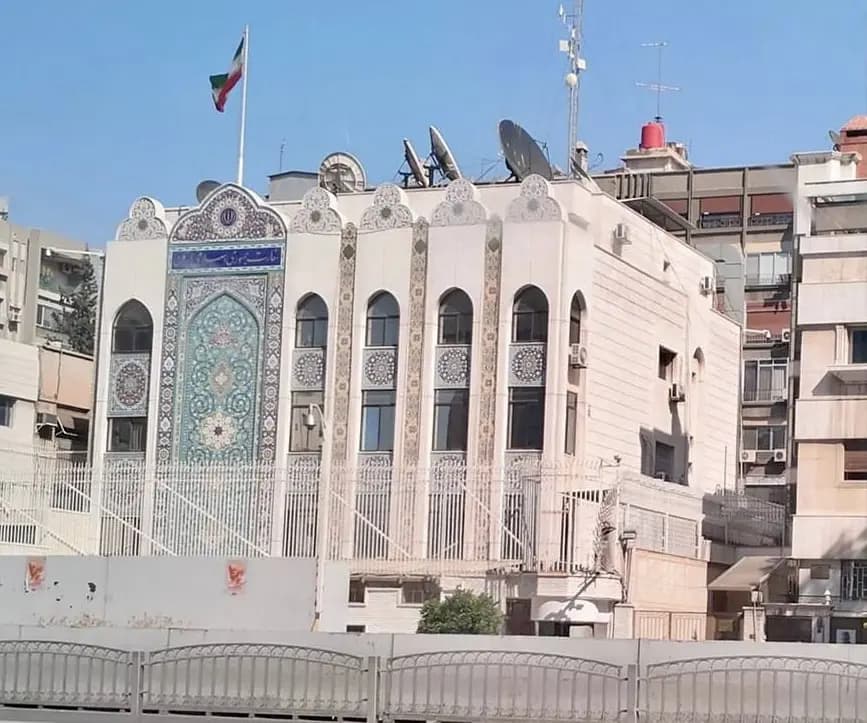 إيران تعلق على مزاعم إخلاء سفارتها في سوريا