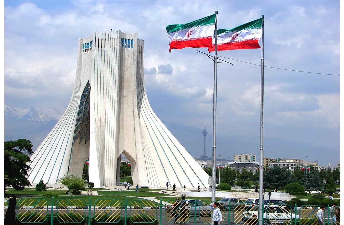 لمنع العداء.. قنوات اتصال بين طهران وقادة المعارضة السورية