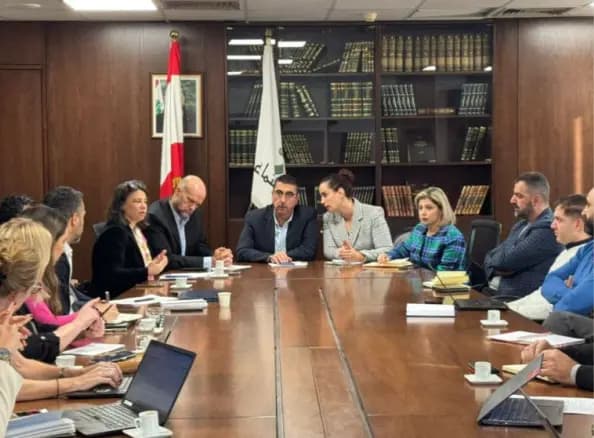 اجتماعات لحجار مع ممثلي الدول المانحة: للاستجابة السريعة للأزمة