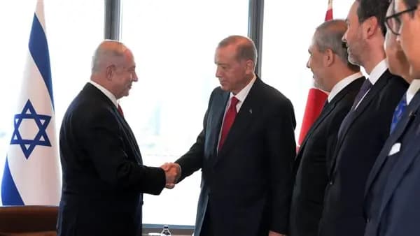 لَيُّ الأذرعِ بين أردوغان ونتنياهو.. وإيران تراقب