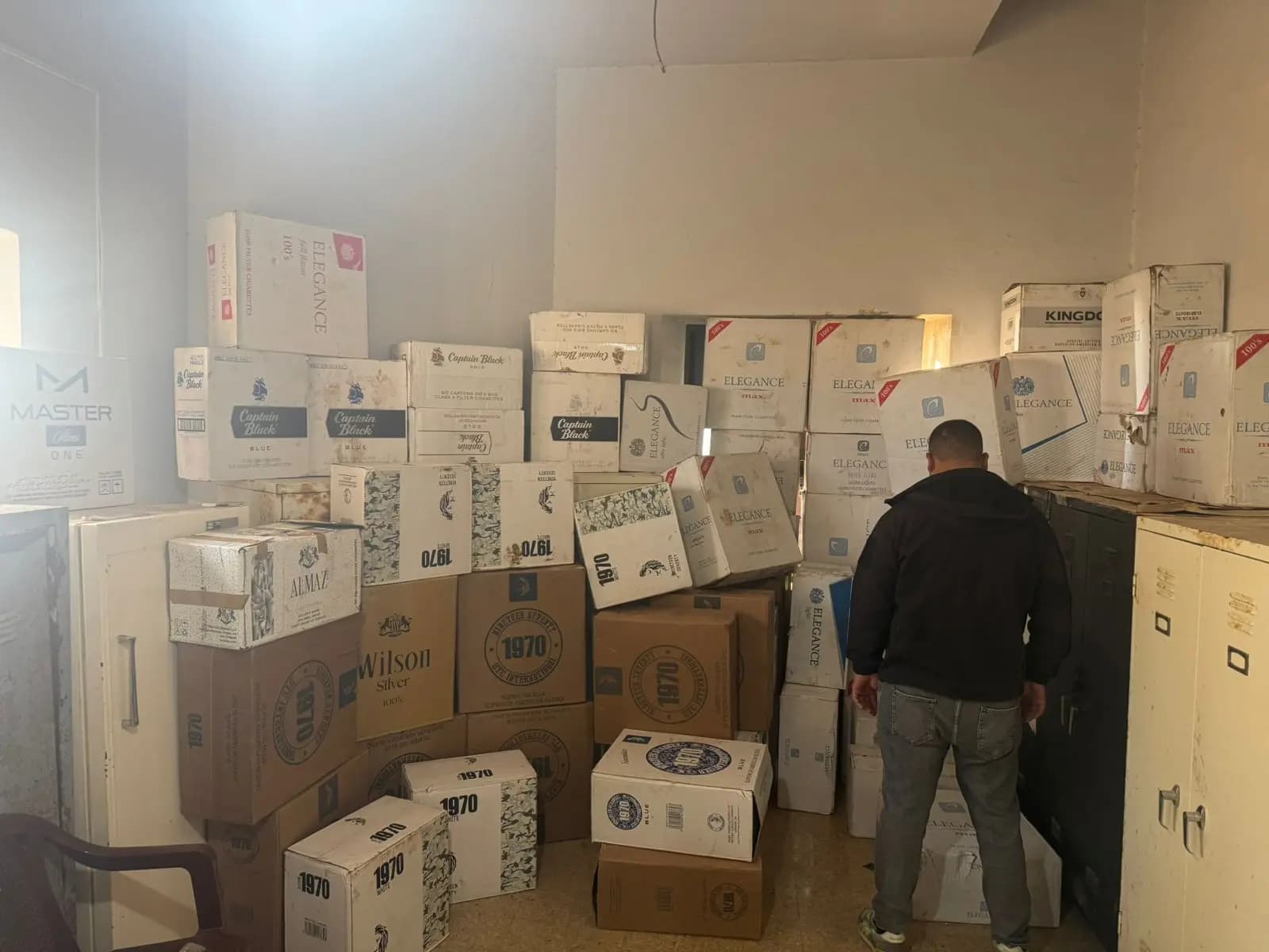 "أولها سيجارة وآخرها نظارة".. هذا ما ضبطته قوى الأمن