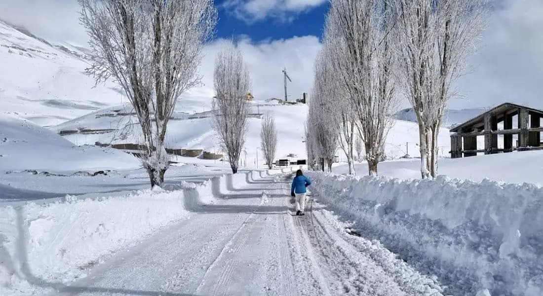 "بسبب تراكم الثلوج".. إليكم الطرقات المقطوعة