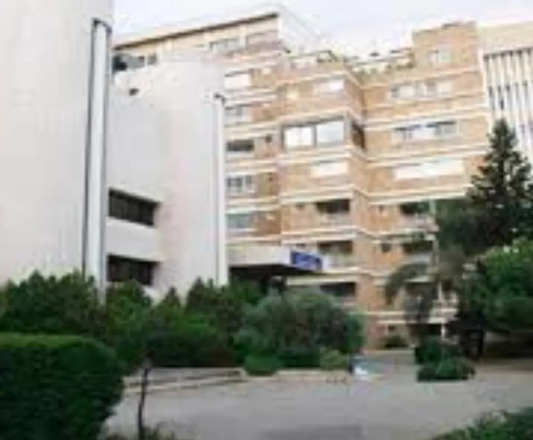 مستشفى غسان حمود الجامعي في صيدا يخلي المرضى في الطابق السادس بعد إندلاع حريق