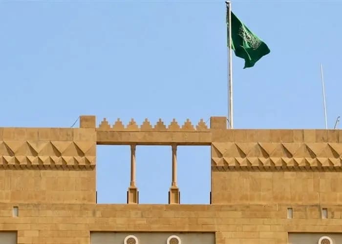 "عاملا حرس السفارة السعودية بشدة".. القضاء يصدر مذكرة لتوقيف شخصين