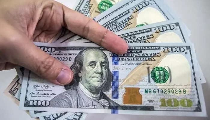 "أعلى مستوى".. الدولار يحقق مكاسب واسعة