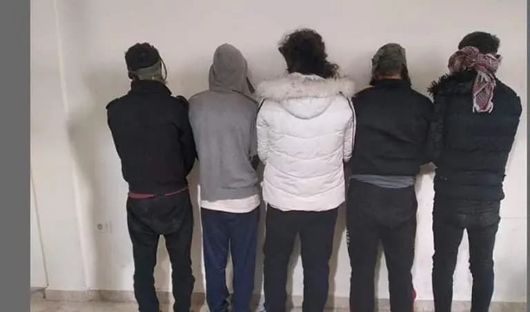 عصابة في مخيمات النازحين تهرب السلاح من سوريا الى لبنان.. والأمن يتحرك