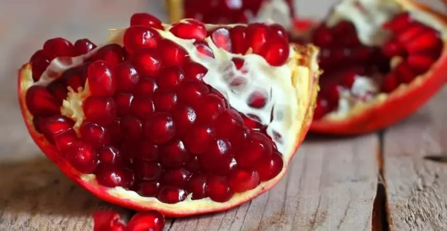 فوائد مذهلة لتناول الرمان.. تعرفوا إليها