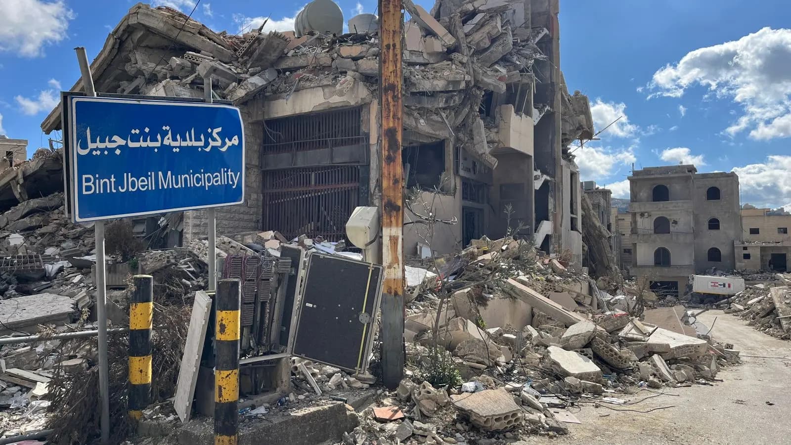 كاميرا الأفضل نيوز تواكب دخول الأهالي إلى بنت جبيل