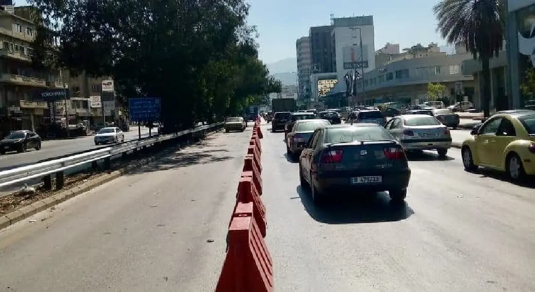 "حادث صدم".. جسر الدورة يعيش توتراً