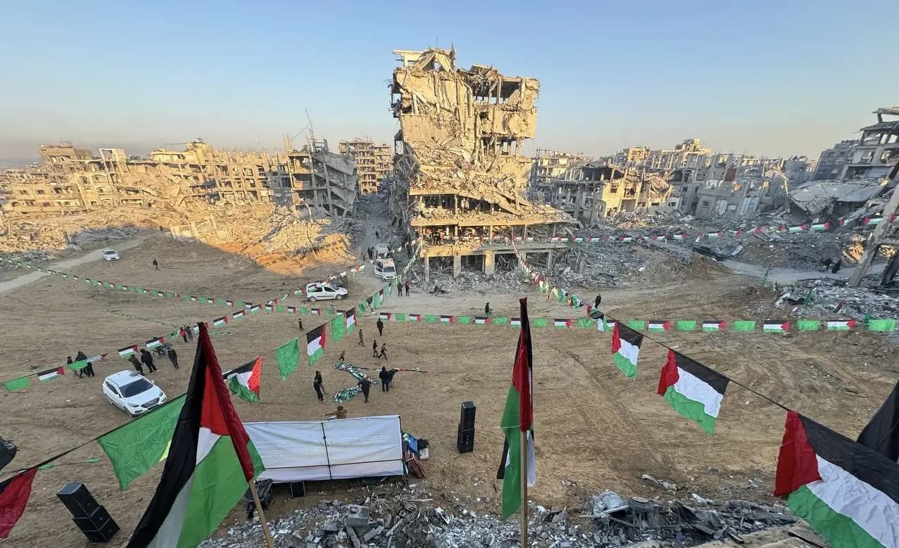 "الصفقة جاهزة".. تسليم المحتجزات الإسرائيليات من أمام منزل السـ.نوار