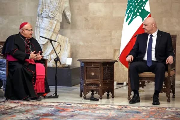 عون يلتقي رئيس طائفة اللاتين