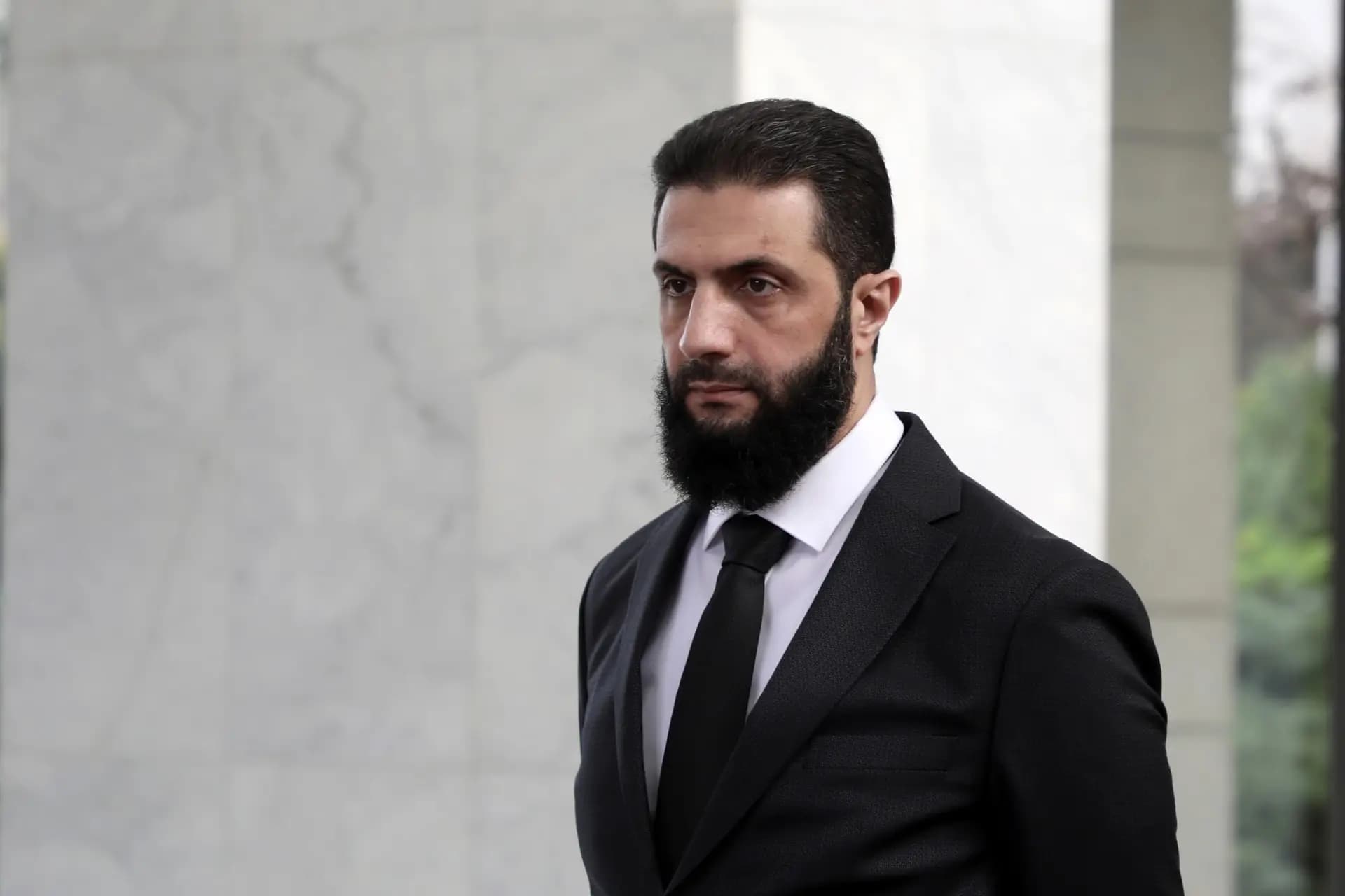 الشرع للإيكونوميست: حكومة خلال شهر ونسعى لاستعادة العلاقات مع واشنطن