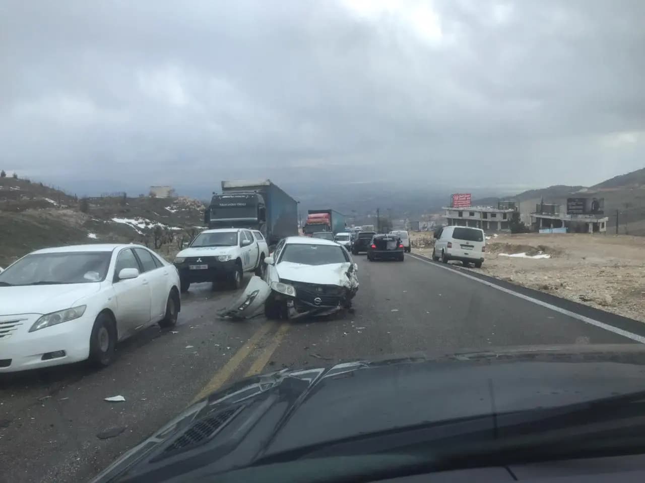 بالصور.. حادث "مروع" على طريق ضهر البيدر