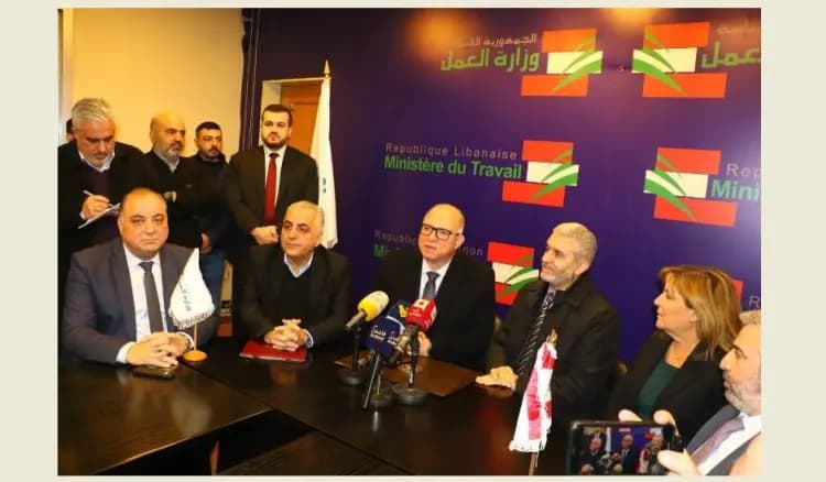 تسليم وتسلم في "العمل".. حيدر: سأعمل على تحسين ظروف العمل والأجور