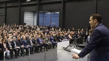 "نحنا أمام فرصة ذهبية".. الحريري: يجب دعم العهد والحكومة
